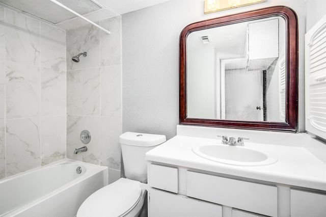 3085 Walnut Bend Lane 35, Houston, TX 77042