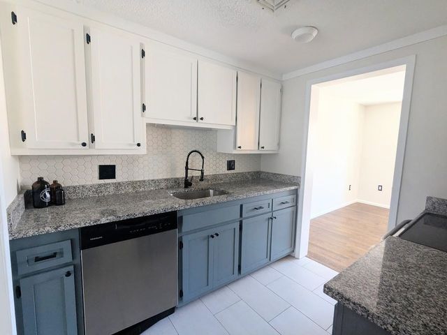 107 Franklin Street Ext Unit 4, Derry, NH 03038