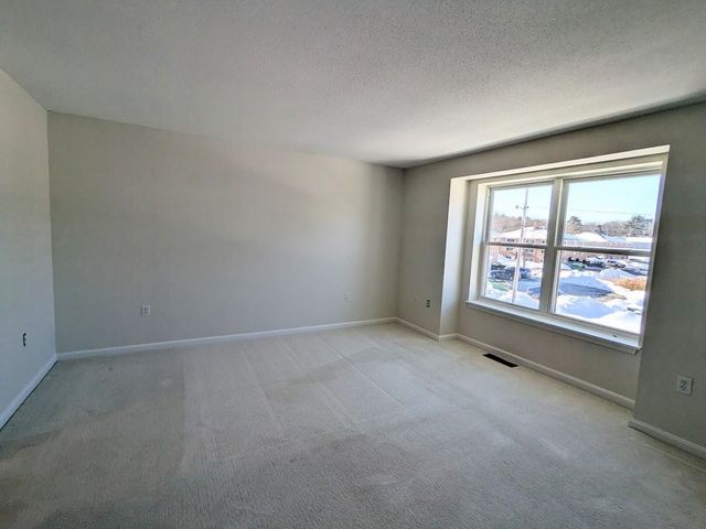 107 Franklin Street Ext Unit 4, Derry, NH 03038