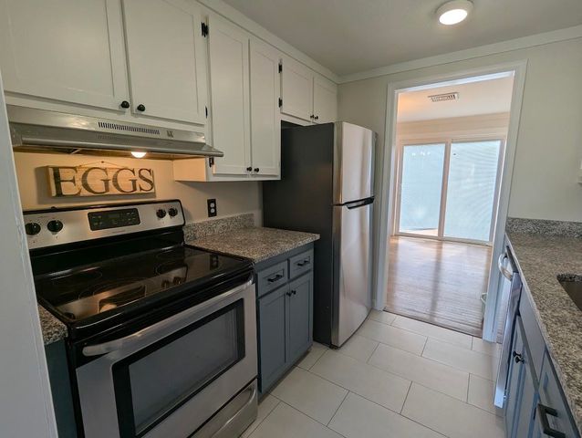 107 Franklin Street Ext Unit 4, Derry, NH 03038