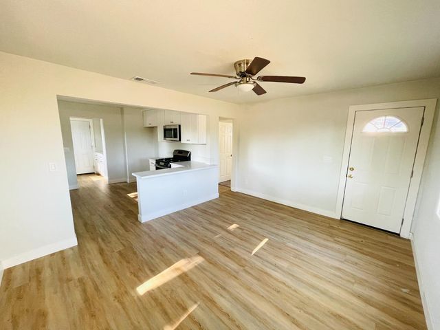 1757 Kenwood St, Sacramento, CA 95815