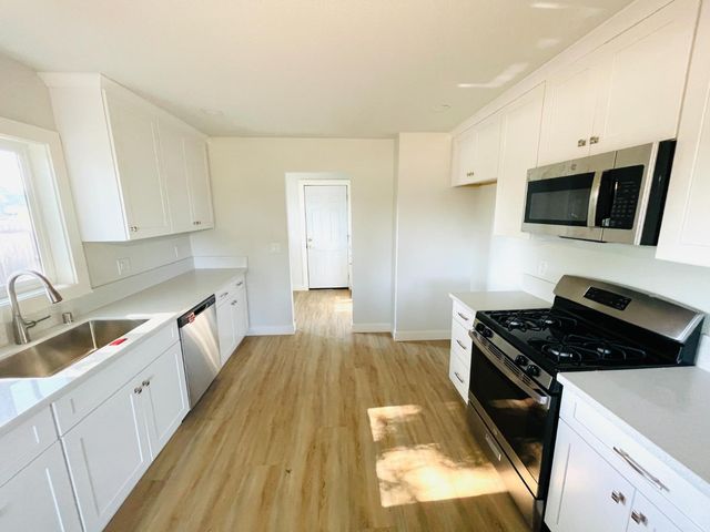 1757 Kenwood St, Sacramento, CA 95815