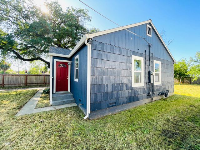 1757 Kenwood St, Sacramento, CA 95815