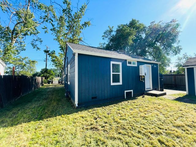 1757 Kenwood St, Sacramento, CA 95815