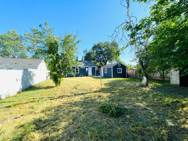 1757 Kenwood St, Sacramento, CA 95815