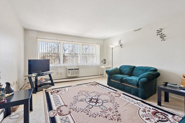 24 Woodedge Avenue A8, Edison, NJ 08817