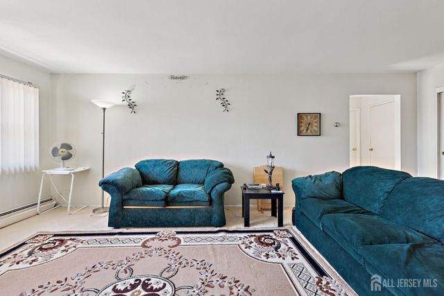 24 Woodedge Avenue A8, Edison, NJ 08817