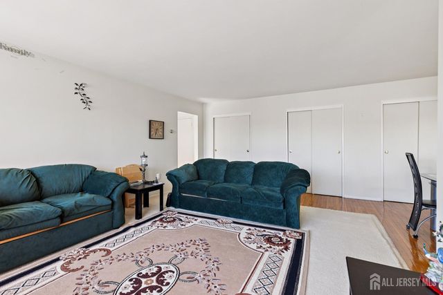 24 Woodedge Avenue A8, Edison, NJ 08817