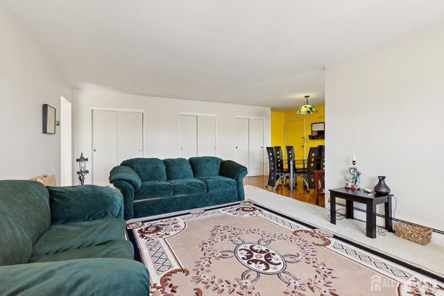 24 Woodedge Avenue A8, Edison, NJ 08817