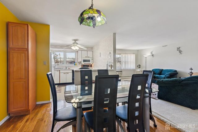 24 Woodedge Avenue A8, Edison, NJ 08817