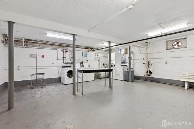 24 Woodedge Avenue A8, Edison, NJ 08817