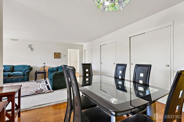 24 Woodedge Avenue A8, Edison, NJ 08817