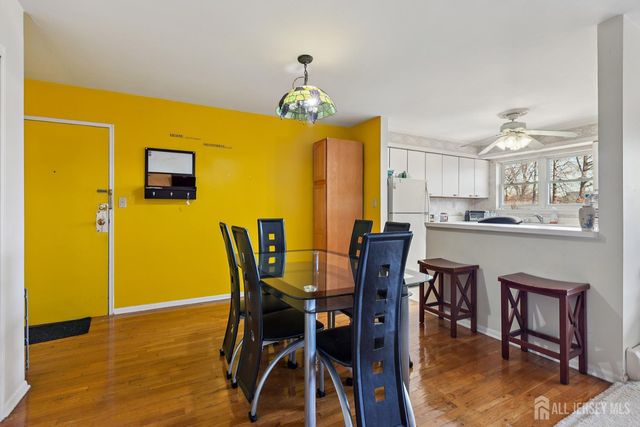 24 Woodedge Avenue A8, Edison, NJ 08817