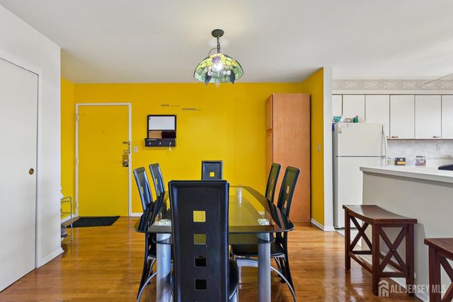 24 Woodedge Avenue A8, Edison, NJ 08817