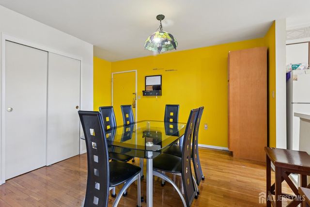 24 Woodedge Avenue A8, Edison, NJ 08817