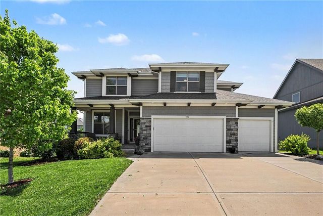 928 N Stonecrest Road, Olathe, KS 66061
