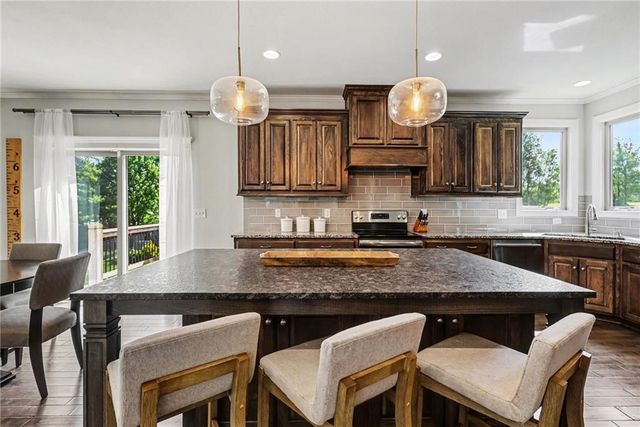 928 N Stonecrest Road, Olathe, KS 66061