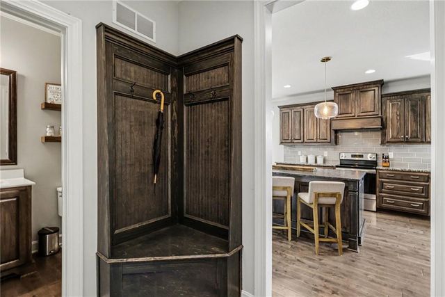 928 N Stonecrest Road, Olathe, KS 66061