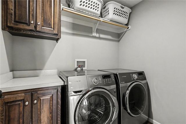 928 N Stonecrest Road, Olathe, KS 66061