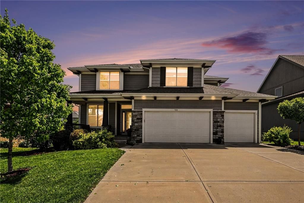 928 N Stonecrest Road, Olathe, KS 66061