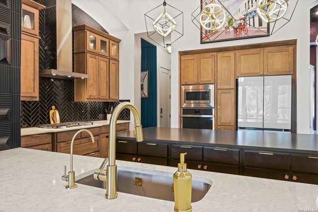 135 WILD ROSE HL, Boerne, TX 78006