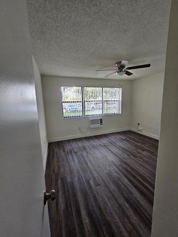 18335 NW 68 Avenue 104A, Hialeah, FL 33015