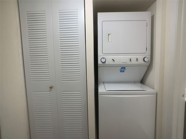 18335 NW 68 Avenue 104A, Hialeah, FL 33015