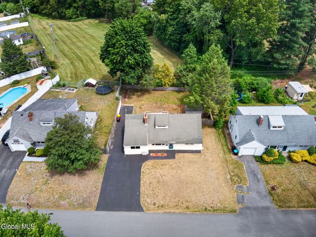 25 Dorwood Drive, Colonie, NY 12211