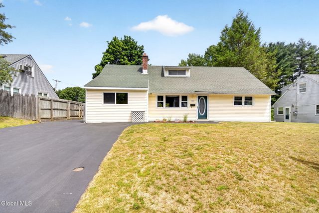25 Dorwood Drive, Colonie, NY 12211