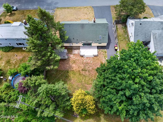 25 Dorwood Drive, Colonie, NY 12211