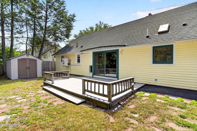 25 Dorwood Drive, Colonie, NY 12211