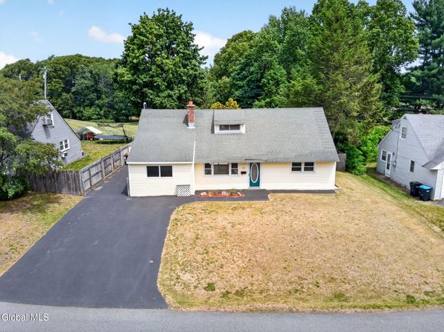 25 Dorwood Drive, Colonie, NY 12211