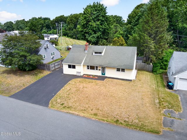 25 Dorwood Drive, Colonie, NY 12211