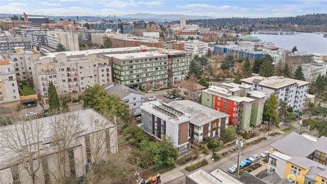 4046 8th Avenue NE, Seattle, WA 98105