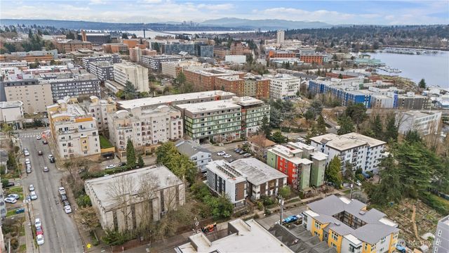 4046 8th Avenue NE, Seattle, WA 98105