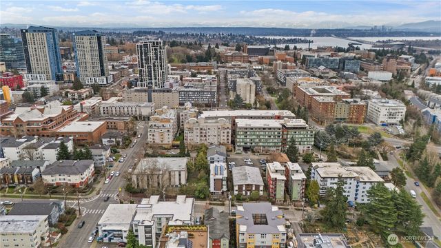 4046 8th Avenue NE, Seattle, WA 98105