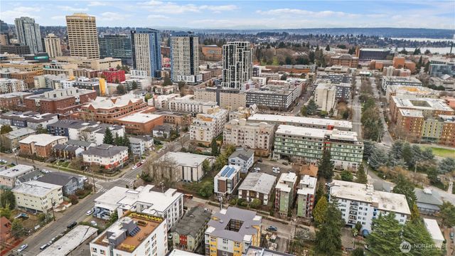 4046 8th Avenue NE, Seattle, WA 98105