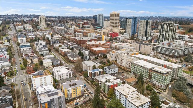 4046 8th Avenue NE, Seattle, WA 98105