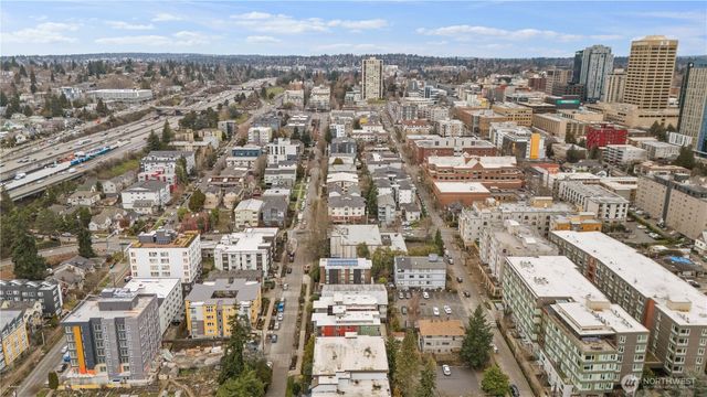 4046 8th Avenue NE, Seattle, WA 98105