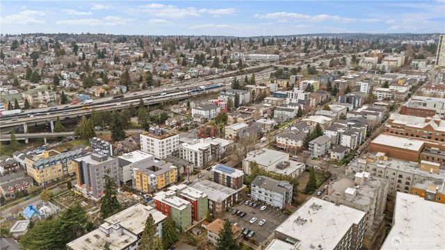 4046 8th Avenue NE, Seattle, WA 98105