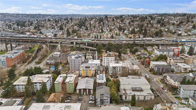 4046 8th Avenue NE, Seattle, WA 98105