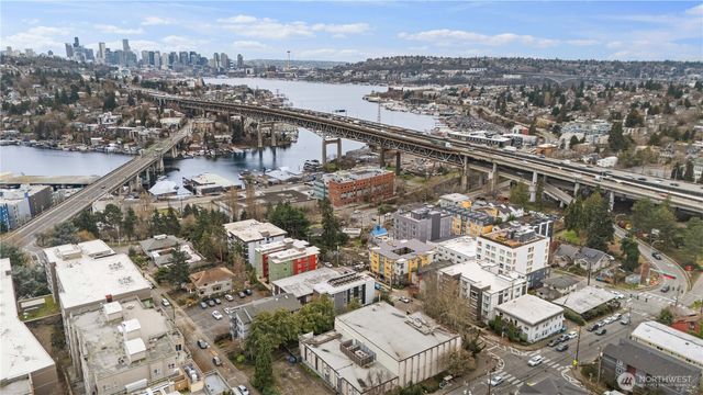 4046 8th Avenue NE, Seattle, WA 98105