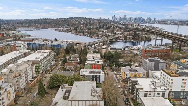 4046 8th Avenue NE, Seattle, WA 98105