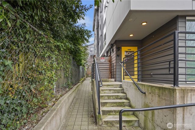 4046 8th Avenue NE, Seattle, WA 98105