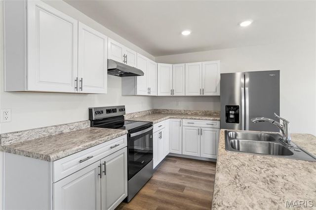 1404 Orchard Lakes Circle, Belleville, IL 62220