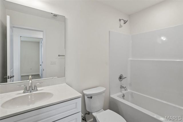 1404 Orchard Lakes Circle, Belleville, IL 62220