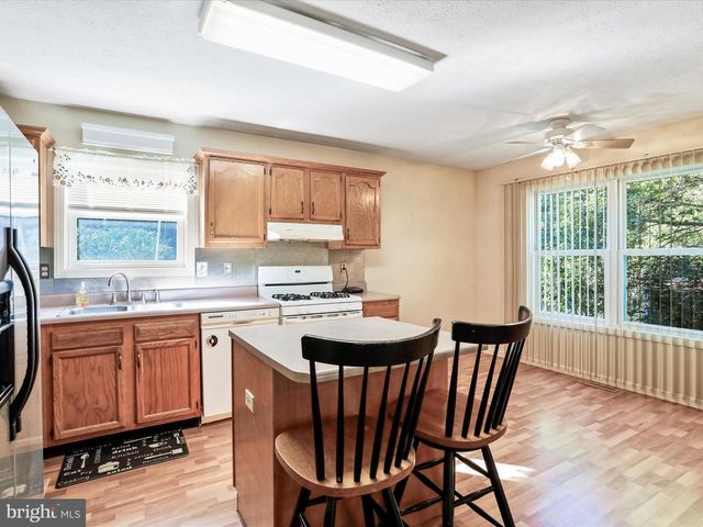 1840 SHADE LN, Berkeley Springs, WV 25411