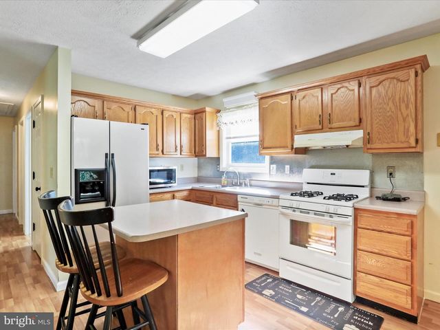 1840 SHADE LN, Berkeley Springs, WV 25411