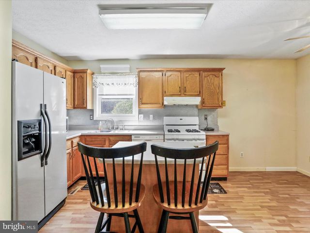 1840 SHADE LN, Berkeley Springs, WV 25411