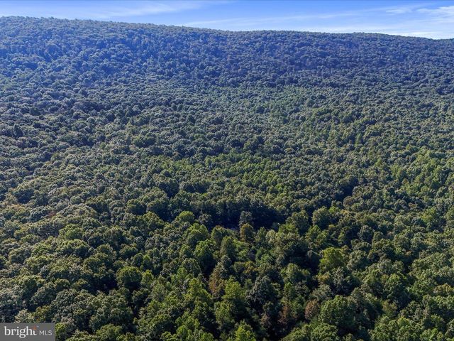 1840 SHADE LN, Berkeley Springs, WV 25411